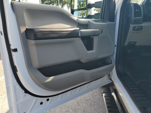 Used 2021 Ford F250 XLT w/ XLT Premium Package image 16