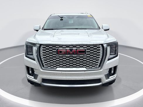 Used 2024 GMC Yukon XL Denali w/ Advanced Technology Package AWD/4WD image 3