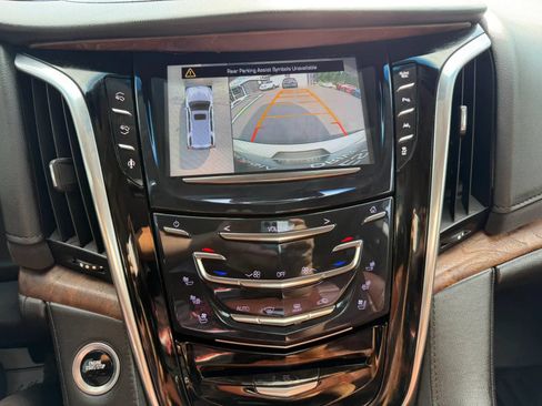 Used 2016 Cadillac Escalade ESV Luxury AWD/4WD image 21