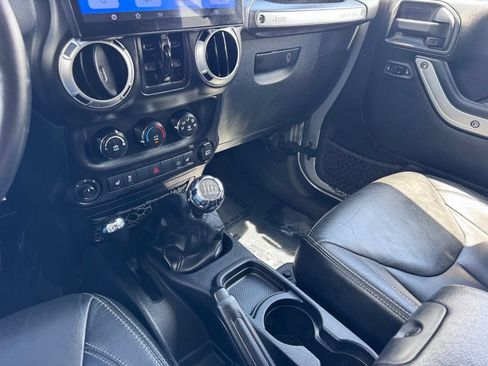 Used 2016 Jeep Wrangler Unlimited Rubicon AWD/4WD image 29