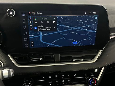 Used 2025 Chevrolet Equinox LT w/ Safety and Technology Package image 16