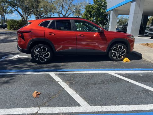 Used 2024 Chevrolet Trax RS w/ Sunroof Package image 5