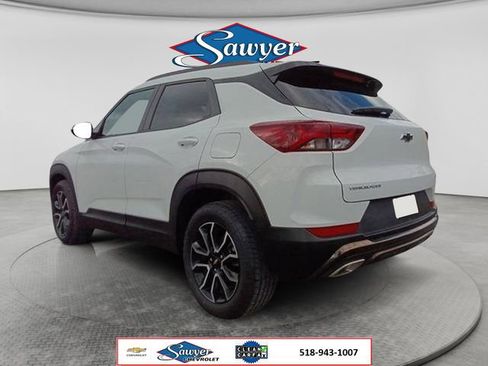 Used 2023 Chevrolet TrailBlazer ACTIV w/ Sun and Liftgate Package FWD image 3