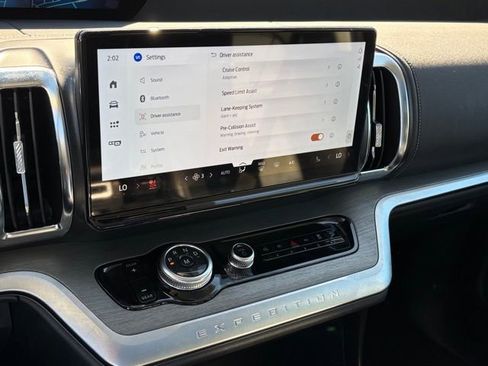 Used 2025 Ford Expedition Platinum image 20