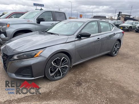 Used 2024 Nissan Altima 2.5 SR w/ SR Premium Package AWD/4WD image 3