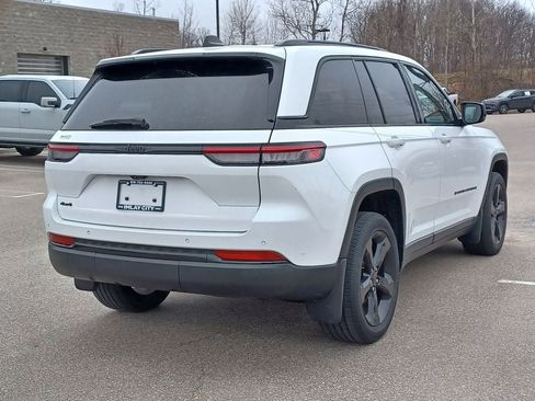Used 2023 Jeep Grand Cherokee Altitude AWD/4WD image 3