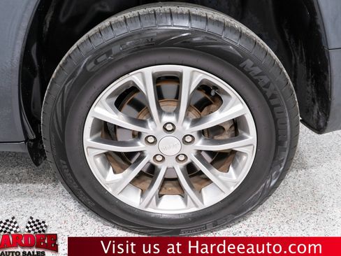 Used 2019 Jeep Cherokee Latitude Plus w/ Cold Weather Group image 10