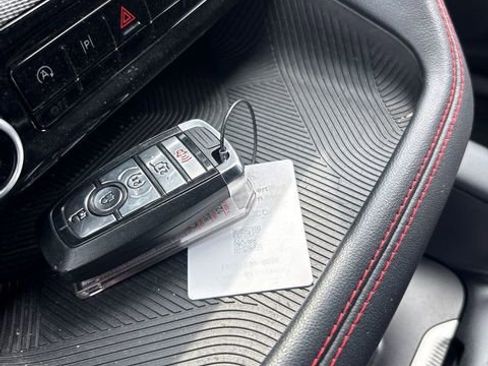 Used 2025 Ford Explorer ST-Line w/ ST-Line Street Pack image 8