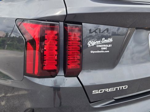 Used 2023 Kia Sorento S FWD image 9