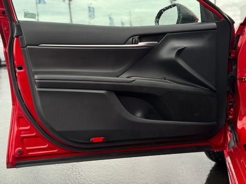 Used 2024 Toyota Camry SE image 12