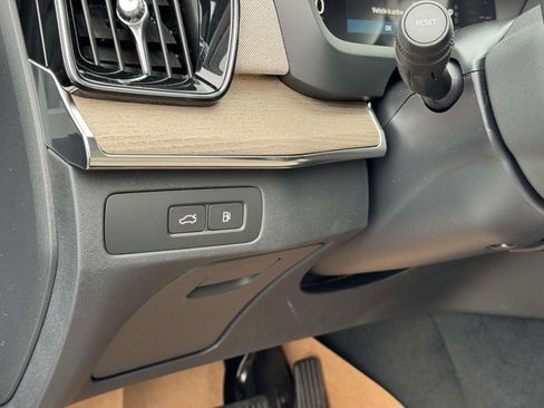 New 2026 Volvo XC90 T8 Plus w/ Protection Package Premier image 8