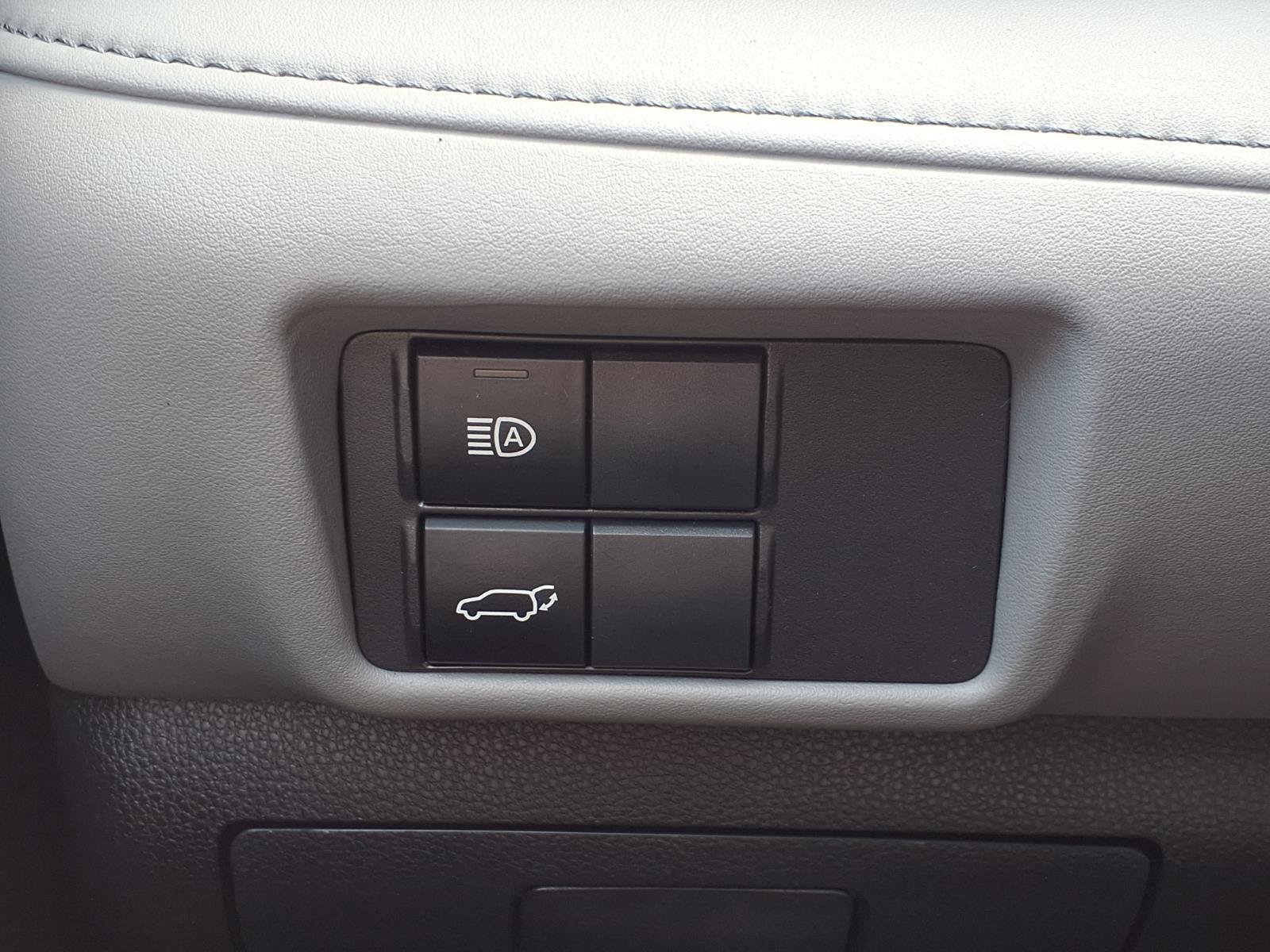 Used 2022 Toyota Highlander LE AWD/4WD image 11