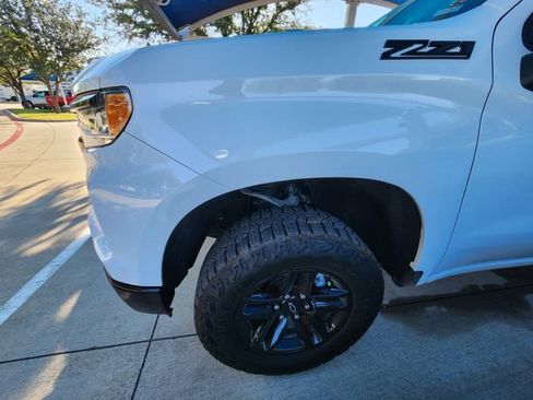 Used 2024 Chevrolet Silverado 1500 LT Trail Boss w/ Convenience Package II AWD/4WD image 7