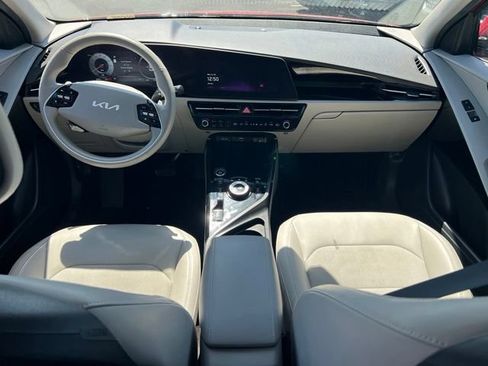 Certified 2023 Kia Niro Wind w/ Wind Preserve Package FWD image 10