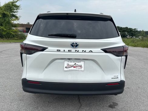 Used 2024 Toyota Sienna XLE FWD image 6
