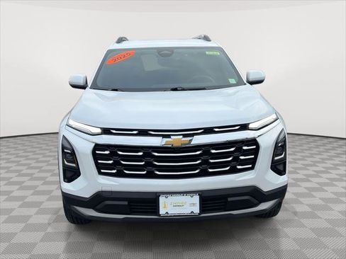 Used 2025 Chevrolet Equinox LT w/ Convenience Package II image 2