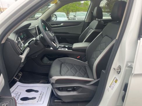 Used 2024 Volkswagen Atlas Peak Edition SE AWD/4WD image 10