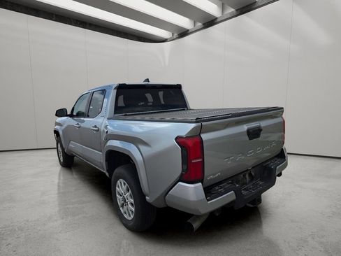 Used 2025 Toyota Tacoma SR5 AWD/4WD image 3
