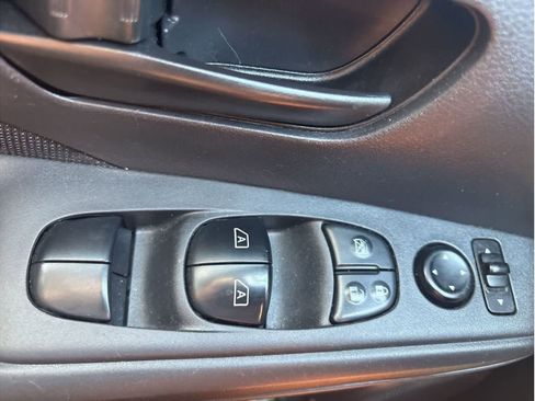 Used 2021 Nissan Kicks S image 13