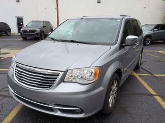 Used 2015 Chrysler Town & Country Touring-L w/ Driver Convenience Group image 1