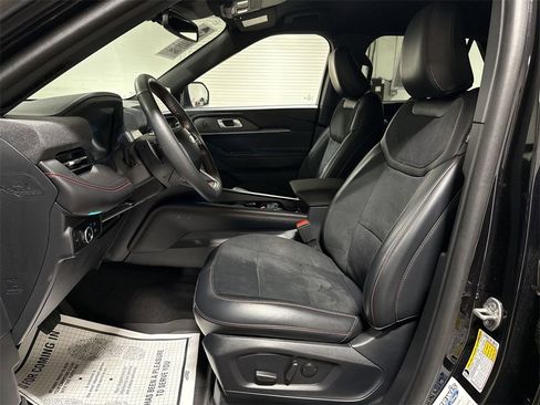 Used 2025 Ford Explorer ST image 19