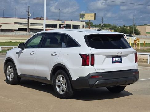 Used 2023 Kia Sorento LX FWD image 7
