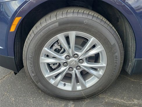 New 2025 Cadillac XT5 Luxury image 6