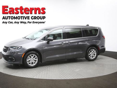 Used 2023 Chrysler Pacifica Touring-L image 60