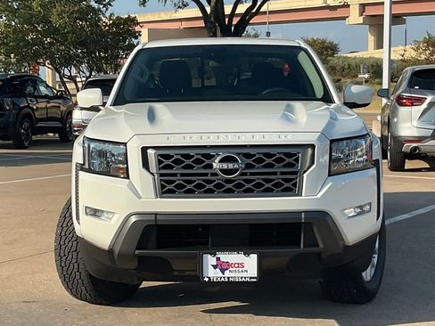 Used 2024 Nissan Frontier SV w/ Technology Package RWD image 2
