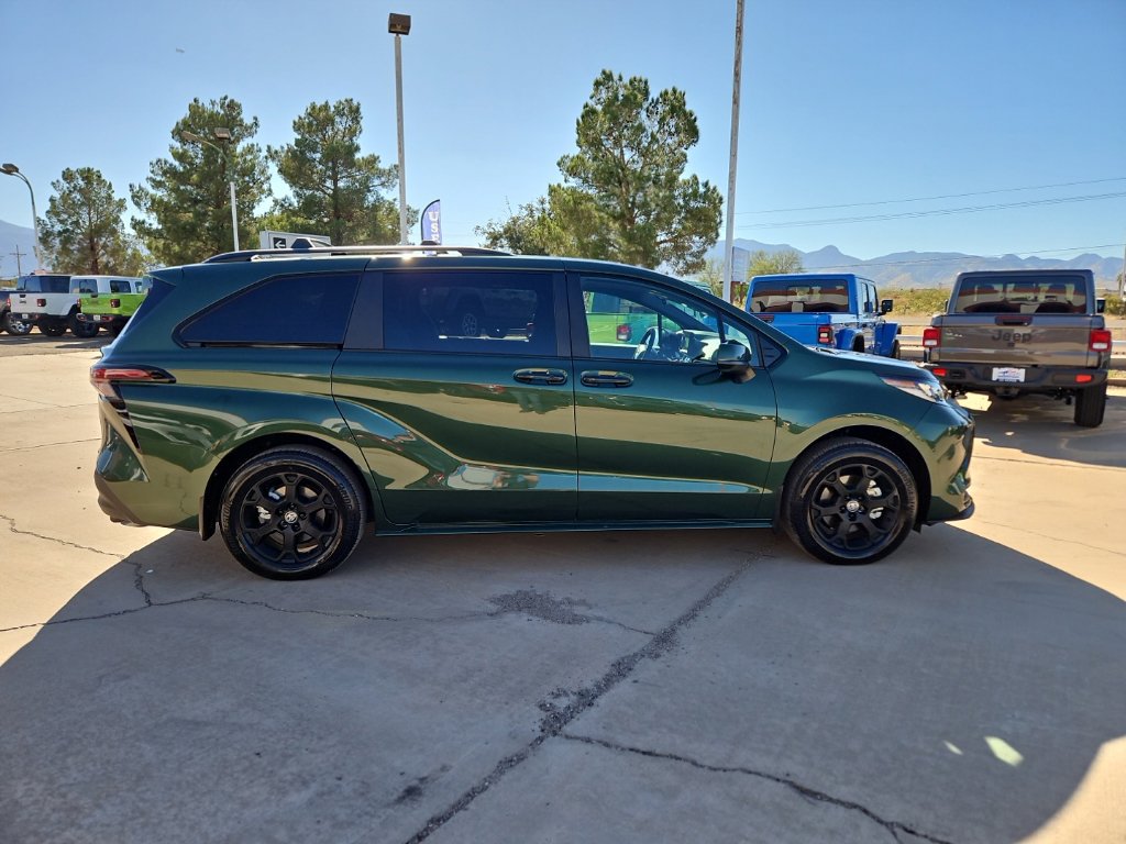 Used 2025 Toyota Sienna XLE Woodland Edition AWD/4WD image 4