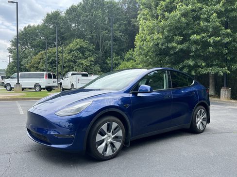 Used 2023 Tesla Model Y Long Range AWD/4WD image 5