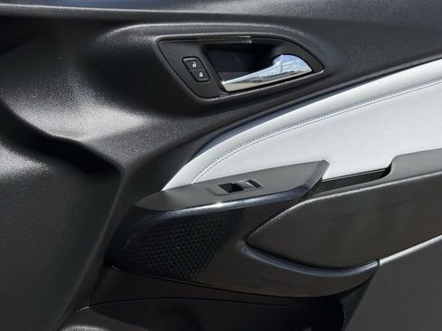 Certified 2025 Chevrolet Trax LT FWD image 30