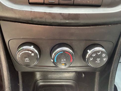 Used 2013 Dodge Avenger SE w/ Blacktop Pkg FWD image 23