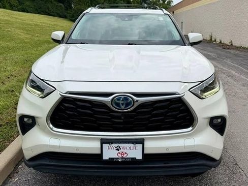 Used 2021 Toyota Highlander Limited AWD/4WD image 3
