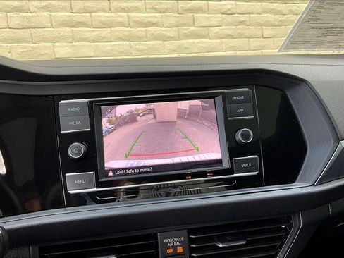 Certified 2024 Volkswagen Jetta SE image 21