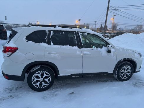 Used 2023 Subaru Forester Premium image 5