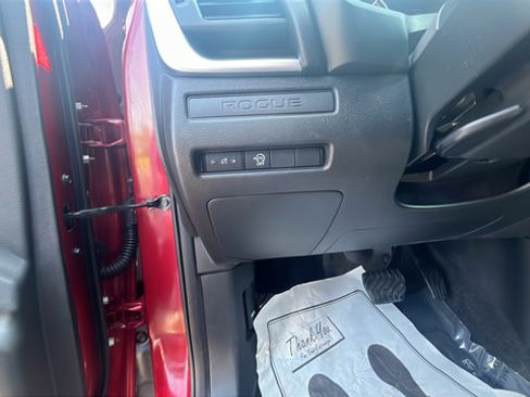 Used 2023 Nissan Rogue S AWD/4WD image 11