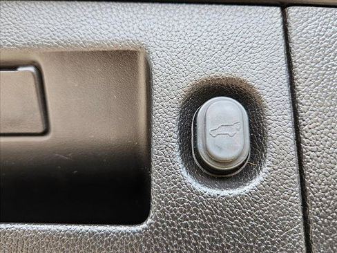 Used 2018 Cadillac Escalade ESV Platinum AWD/4WD image 29
