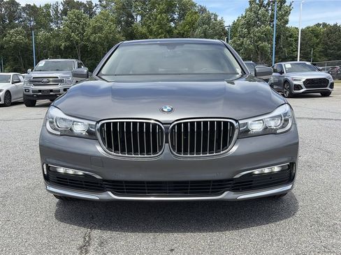 Used 2018 BMW 740i RWD image 10