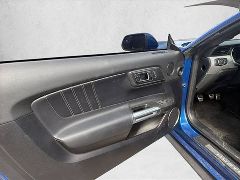 Used 2018 Ford Mustang GT Premium RWD image 9