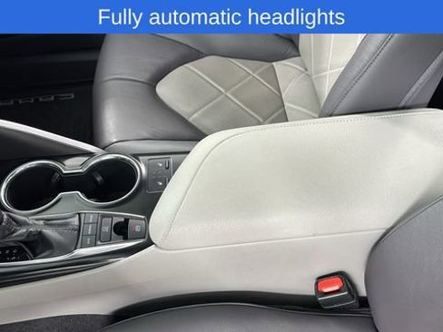 Used 2019 Toyota Camry L image 30