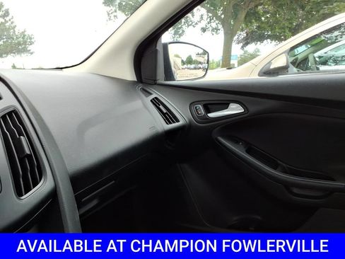 Used 2018 Ford Focus SE w/ SE Appearance Package FWD image 23