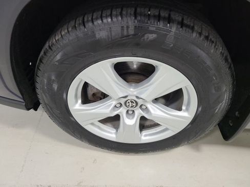 Used 2023 Toyota Highlander LE FWD image 39