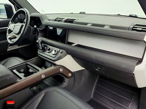 Used 2023 Land Rover Defender 110 S image 30