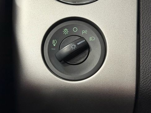 Used 2010 Ford Expedition Limited image 12