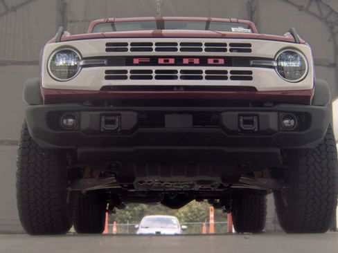 Used 2025 Ford Bronco Heritage Edition AWD/4WD image 3