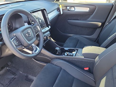 New 2026 Volvo XC40 B5 Ultra w/ Climate Package image 9