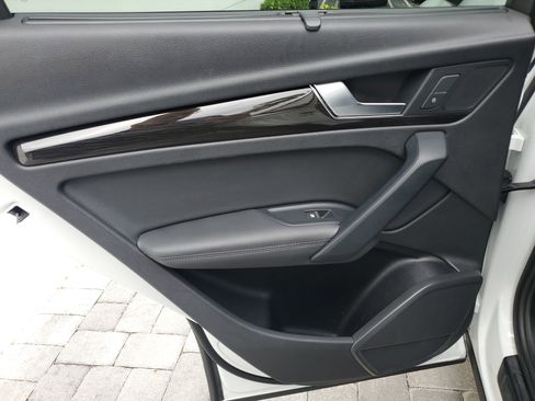 Used 2019 Audi Q5 2.0T Premium Plus w/ Premium Plus Package image 12