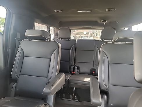 Used 2023 Chevrolet Suburban Premier w/ Advanced Technology Package image 29
