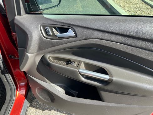 Used 2015 Ford Escape SE w/ Equipment Group 201A FWD image 16